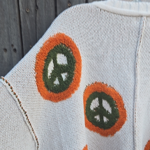 POL Cream and Orange V-Neck Sweater - Picture 9 of 10